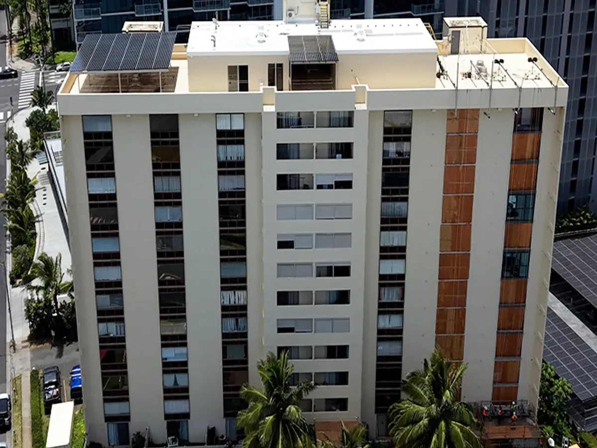 structural-systems-hawaii-commercial-window-replacement-highrise-aerial.webp Aerial view of Structural Systems Hawaii commercial window replacement project on multi-story building